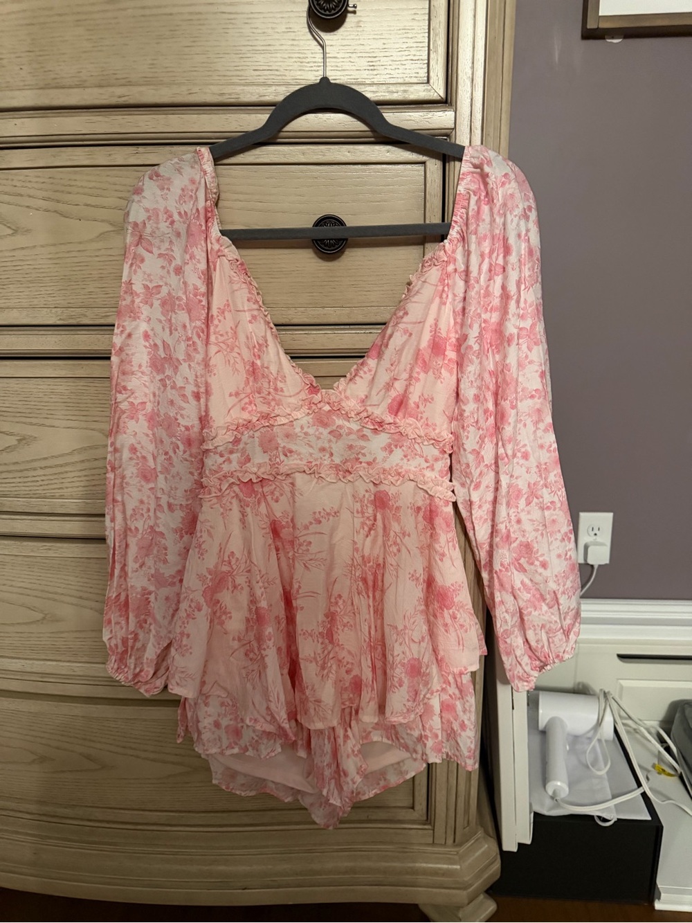 ASTR Pink Floral Deep-V Long Sleeve Romper - Picture 2 of 3